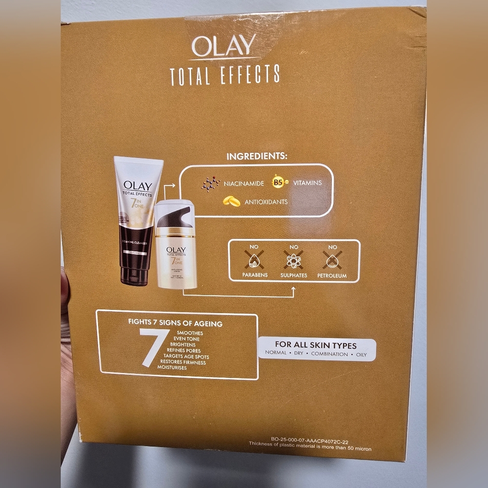 NIB OLAY Total Effects 7 in One Day Cream With Cleanser Gift Set - Picture 5 of 8